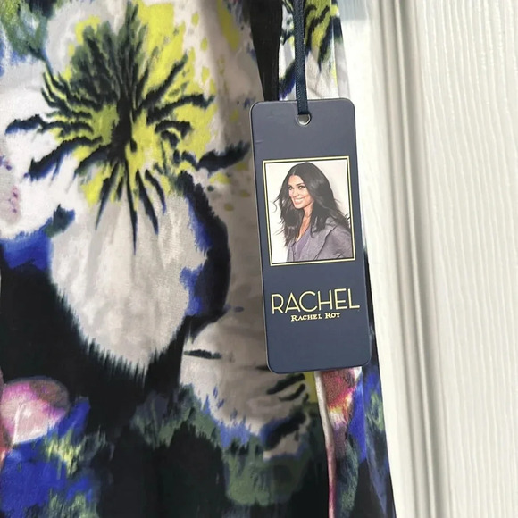 RACHEL Rachel Roy Floral Short Sleeve top with poofy sleeves.  New With Tags! 1X - Picture 4 of 4